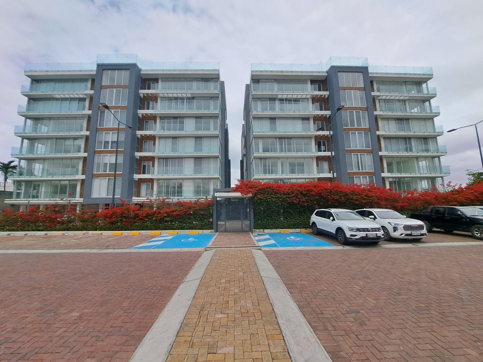 Torres De La Costa - Departamento en Venta, Sector Vía a la costa , Guayaquil | Inmobiler