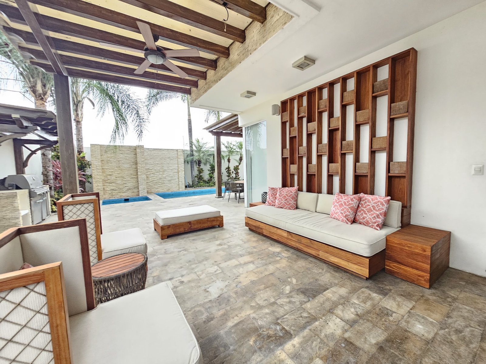 Vista Al Parque - Casa en Venta, Sector km 8 de la Av. Sambonrondon , Samborondon | Inmobiler