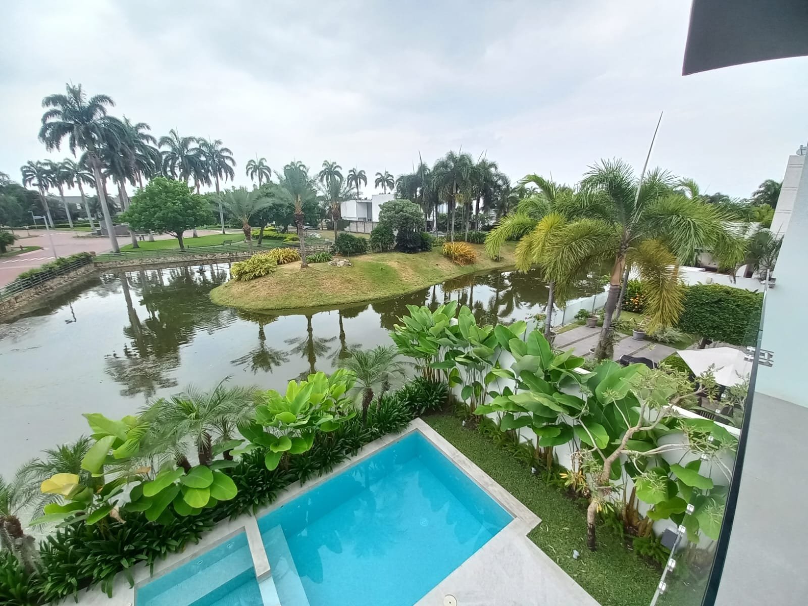 Arrecife - Casa en Venta, Sector Vía a Samborondón, Samborondon | Inmobiler